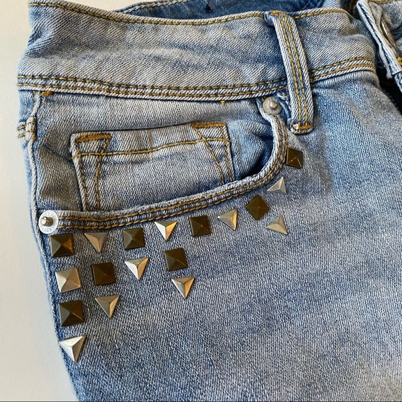 Light Wash Studded Skinny Jeans - Picture 4 of 8